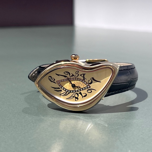 MELTING DALI STYLE GOLD PLATED QUARTZ PRELOVED FASHION WATCH