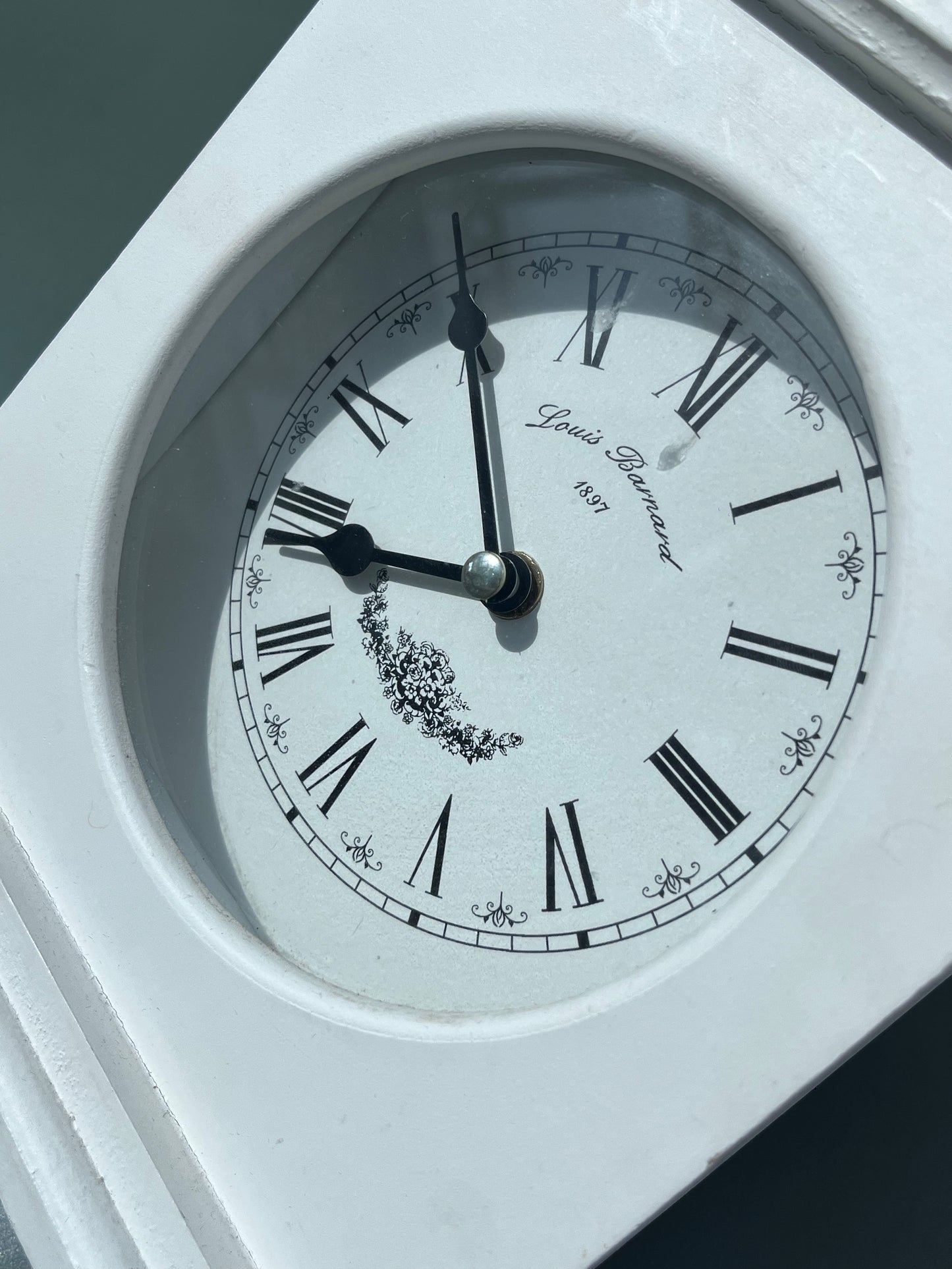 LOUIS BARNARD GERMANY MANTEL WHITE WOODEN QUARTZ PRELOVED CLOCK