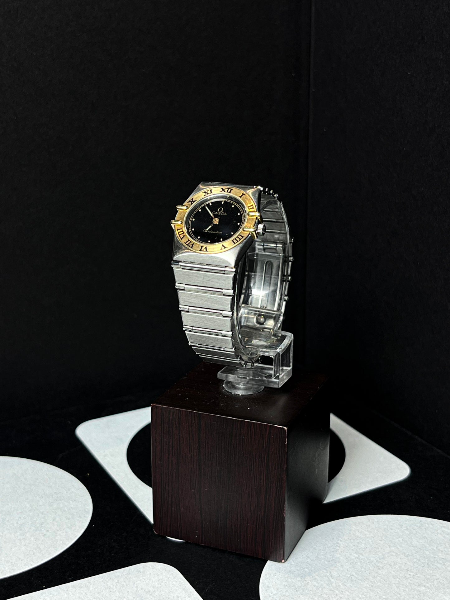 OMEGA CONSTELLATION LADIES 18K SOLID GOLD BEZEL PRELOVED SWISS QUARTZ WATCH