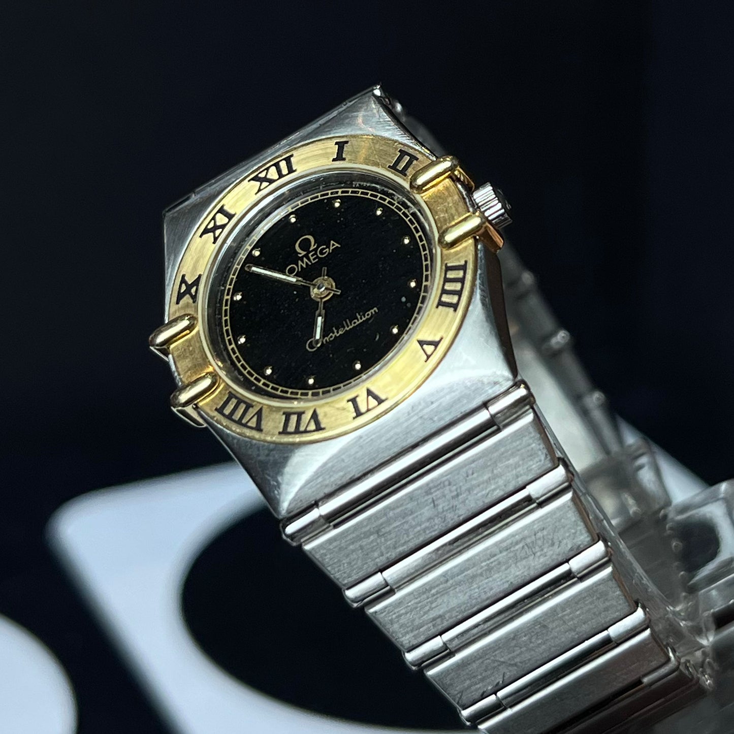 OMEGA CONSTELLATION LADIES 18K SOLID GOLD BEZEL PRELOVED SWISS QUARTZ WATCH
