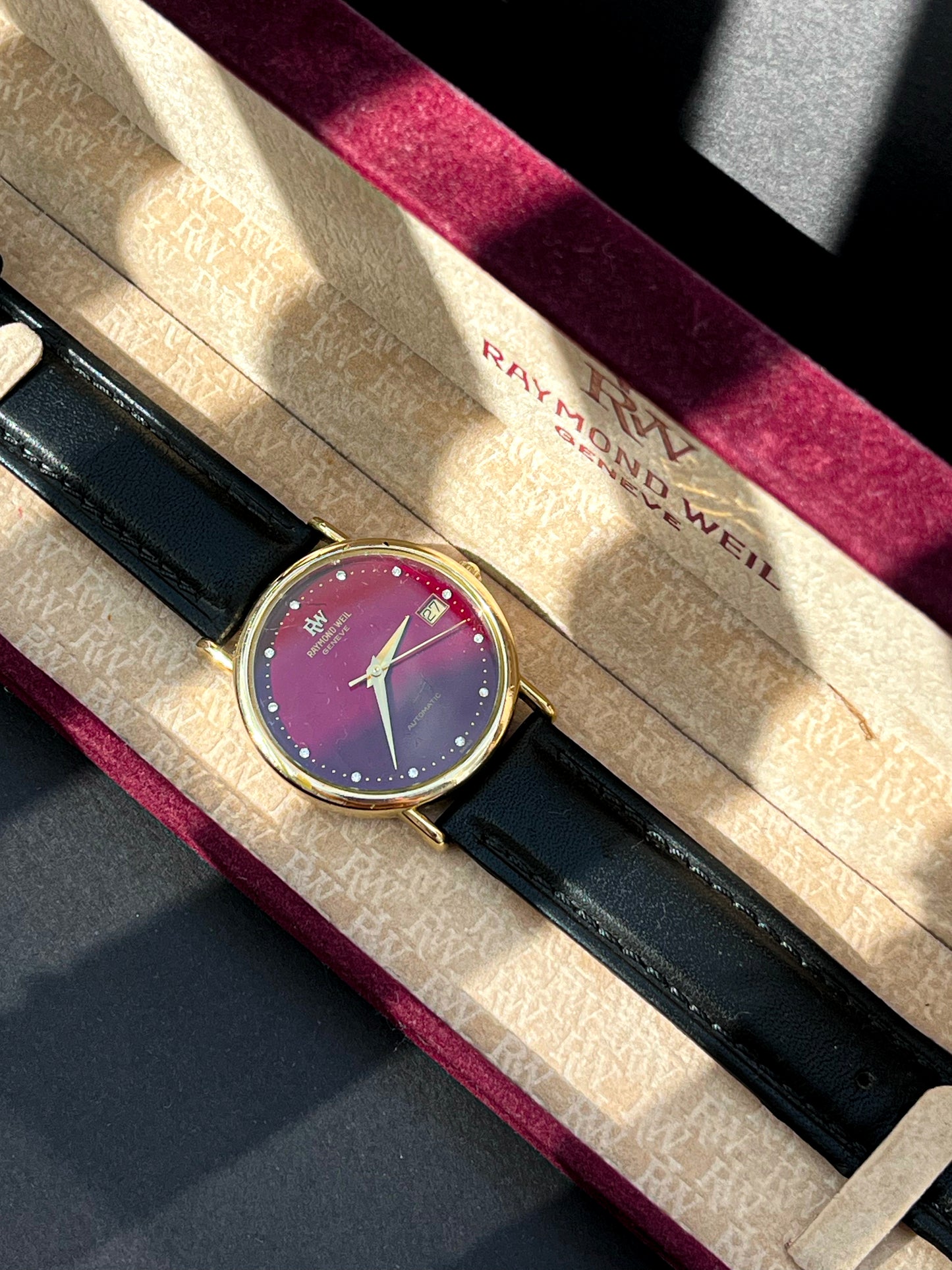 RAYMOND WEIL GENEVE BURGUNDY DIAL AUTOMATIC PRELOVED SWISS WATCH