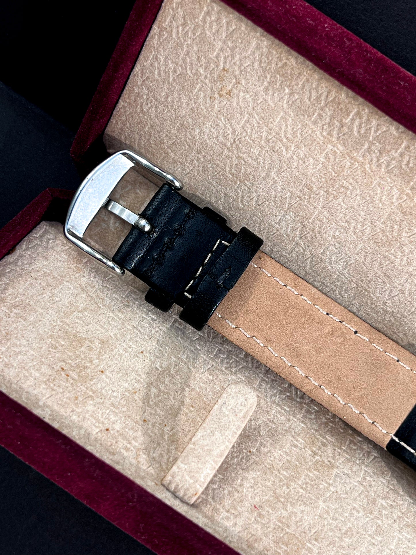 RAYMOND WEIL GENEVE BURGUNDY DIAL AUTOMATIC PRELOVED SWISS WATCH