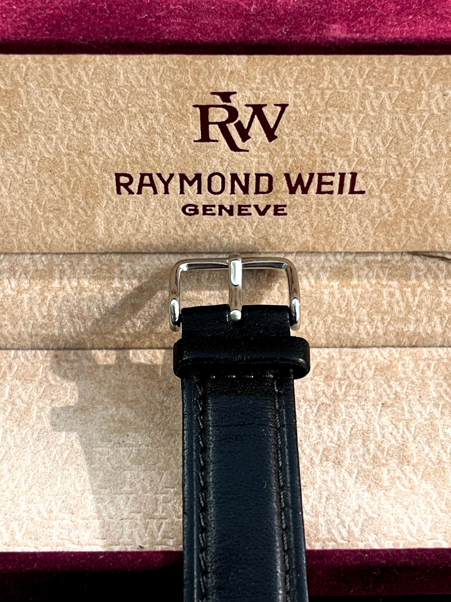 RAYMOND WEIL GENEVE BURGUNDY DIAL AUTOMATIC PRELOVED SWISS WATCH