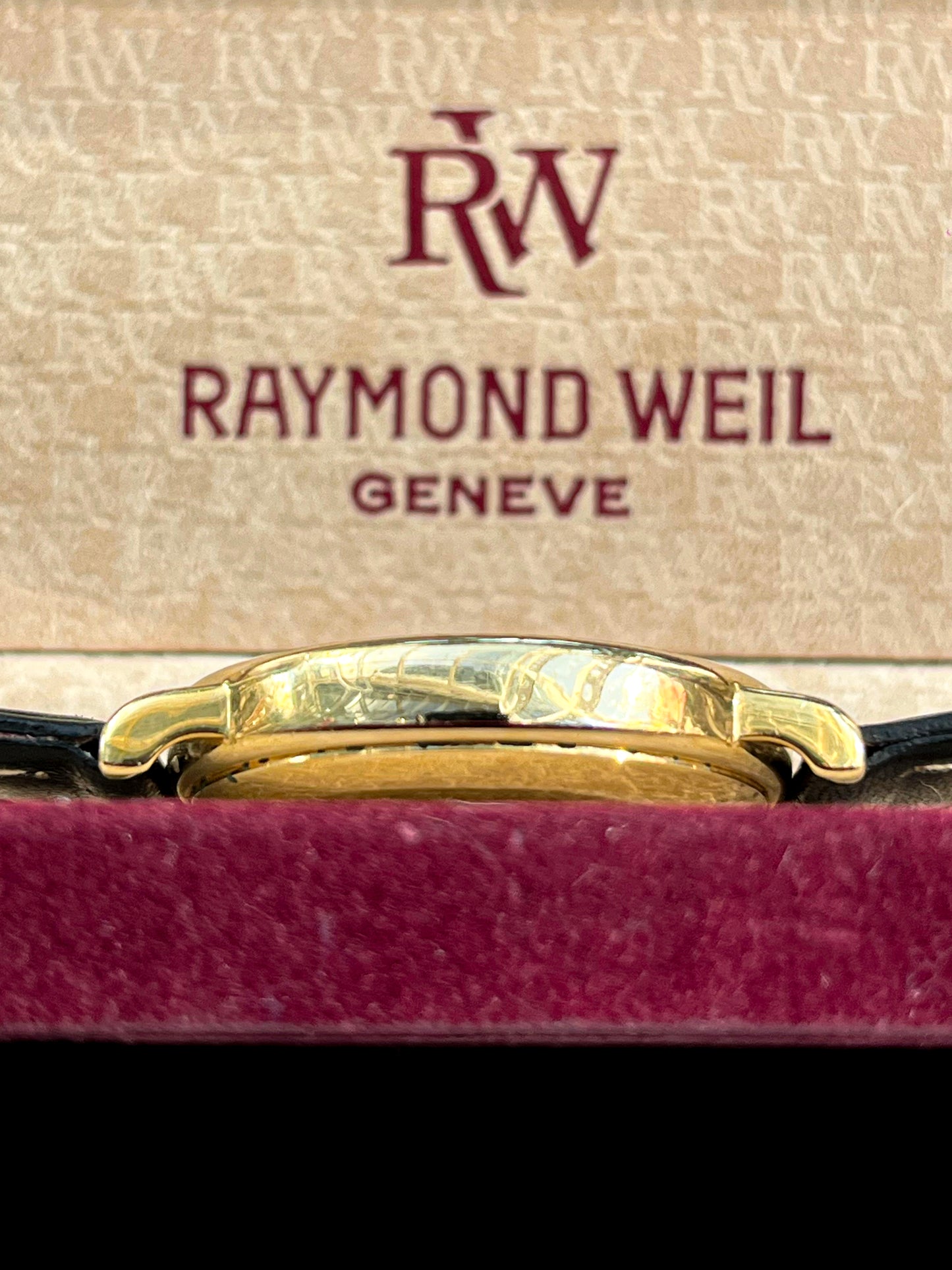 RAYMOND WEIL GENEVE BURGUNDY DIAL AUTOMATIC PRELOVED SWISS WATCH