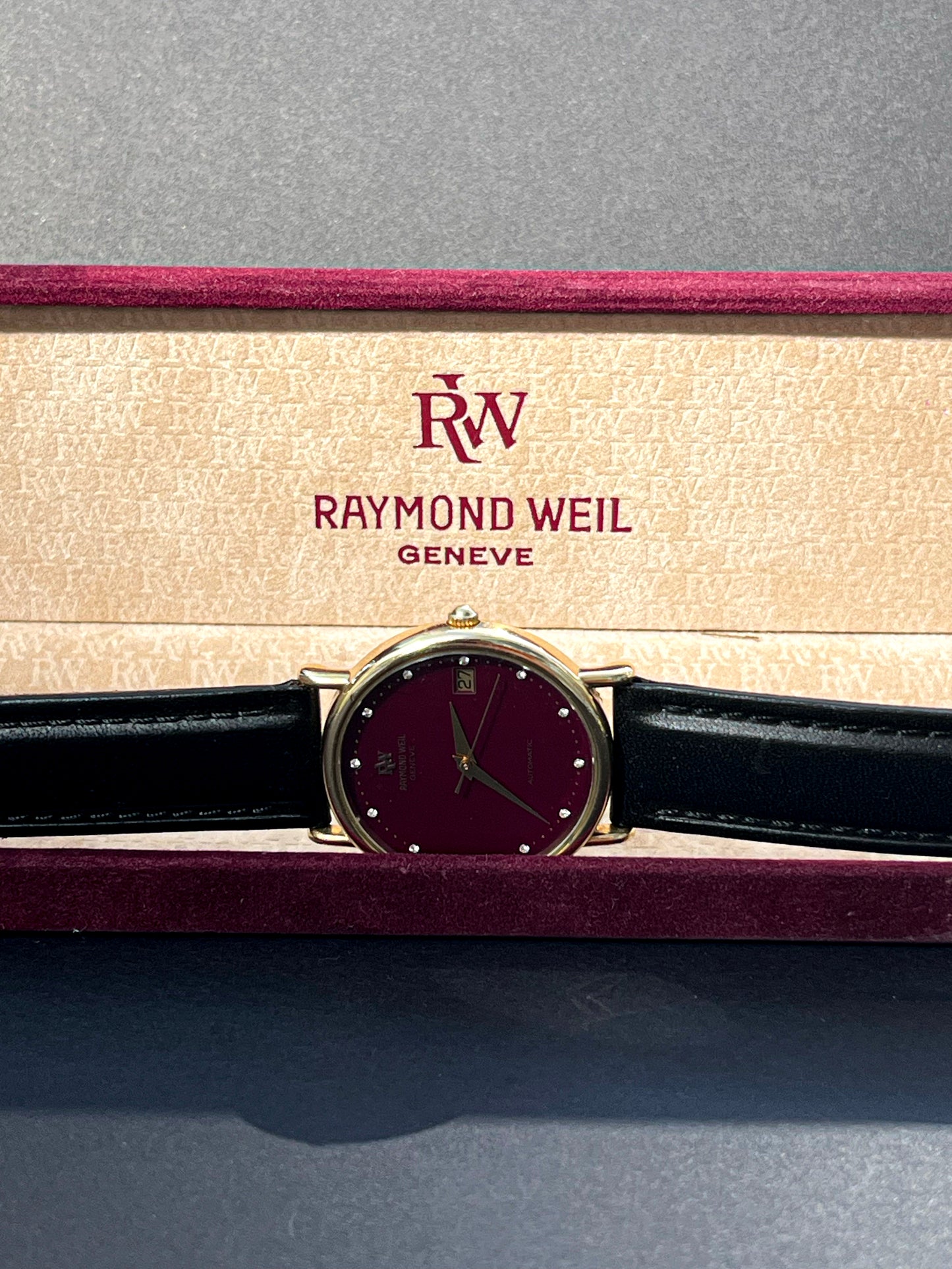 RAYMOND WEIL GENEVE BURGUNDY DIAL AUTOMATIC PRELOVED SWISS WATCH