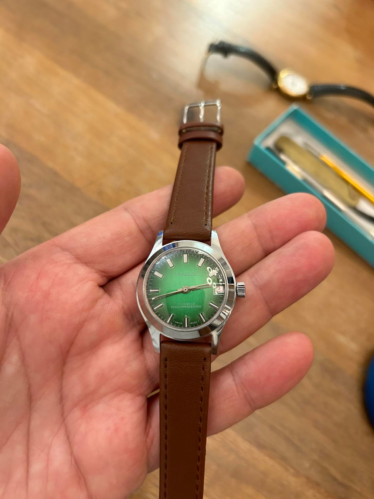 VIALUX SWISS MANUEL WINDING WATCH GREEN DIAL 1970s