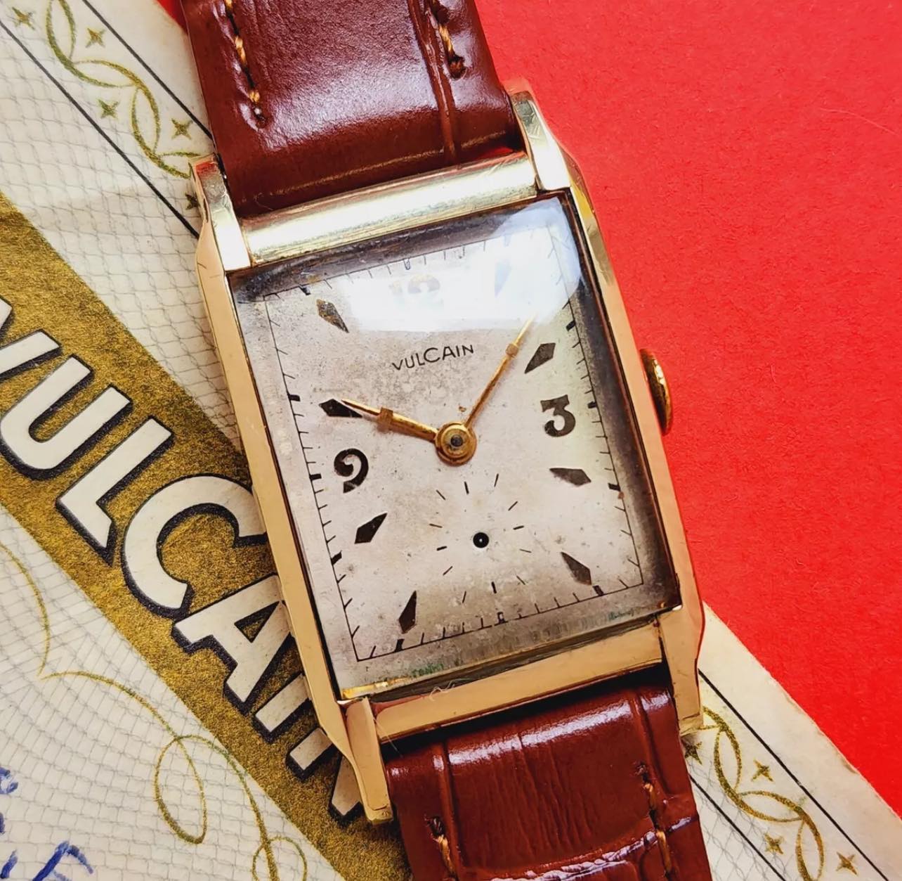 VULCAIN TANK YEAR 1955 WITH CERTIFICATE MANUAL WINDING SWISS