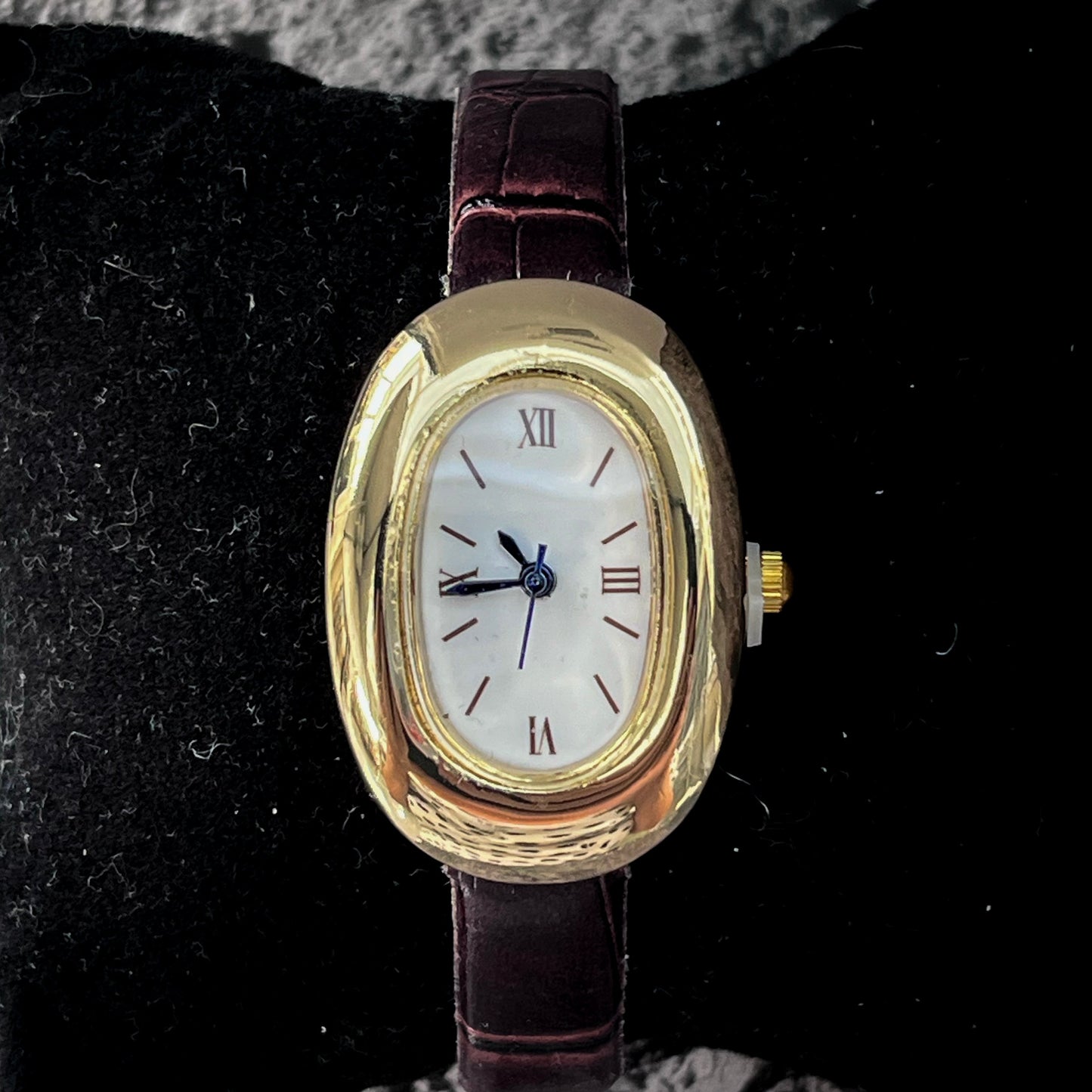 OVAL FASHION WATCH