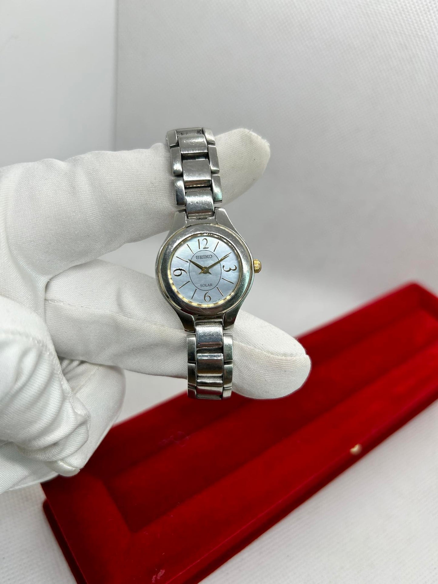 SEIKO LADY SOLAR MOP DIAL QUARTZ JAPAN