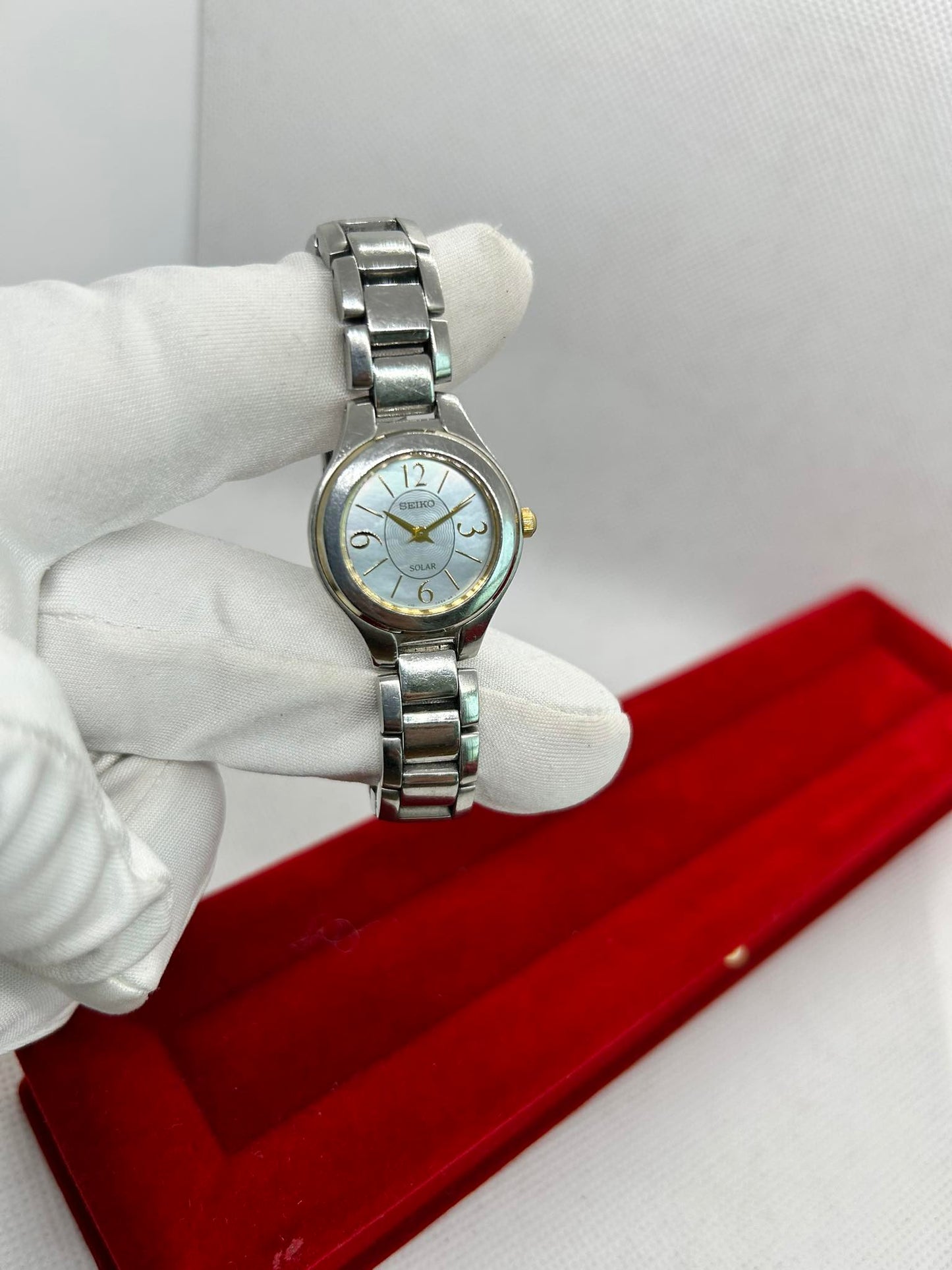 SEIKO LADY SOLAR MOP DIAL QUARTZ JAPAN