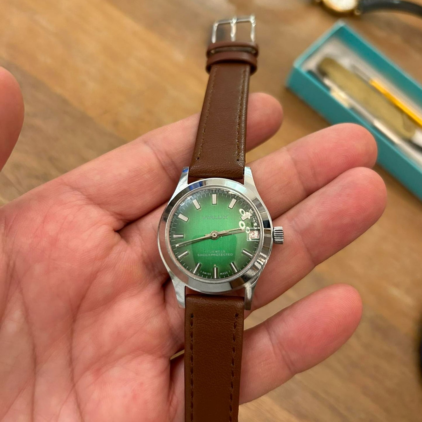 VIALUX SWISS MANUEL WINDING WATCH GREEN DIAL 1970s